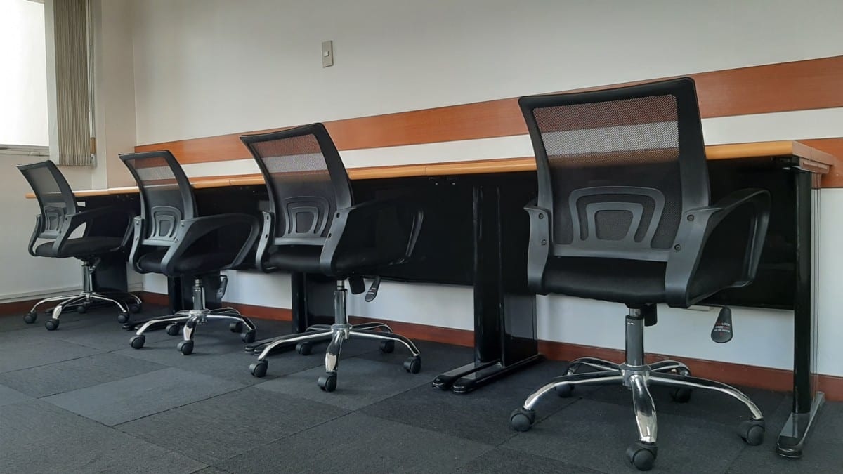 Window Office for Rent in Makati 29sqm 12-Pax