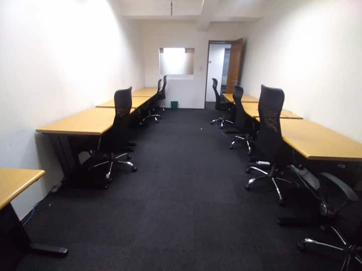 Affordable 8-Seater Serviced Office in Makati