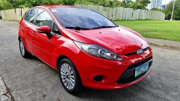 Ford Fiesta Hatchback M/T 2012