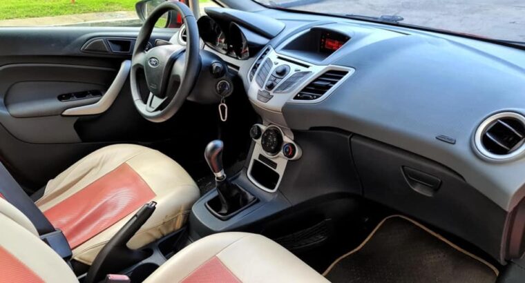 Ford Fiesta Hatchback M/T 2012