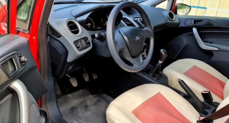Ford Fiesta Hatchback M/T 2012
