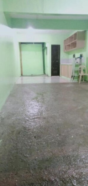 BIG STAFF HOUSE OFFICE WAREHOUSE STORAGE BUILING