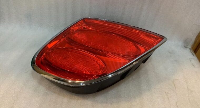 BENTLEY CONTINENTAL FLYING SPUR TAIL LIGHT RIGHT