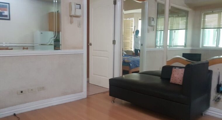 Malate 1 BR w/ parking near Roxas Blvd. , Manila