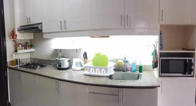 Pque 2 BR w/ balcony and parking for sale NAIA