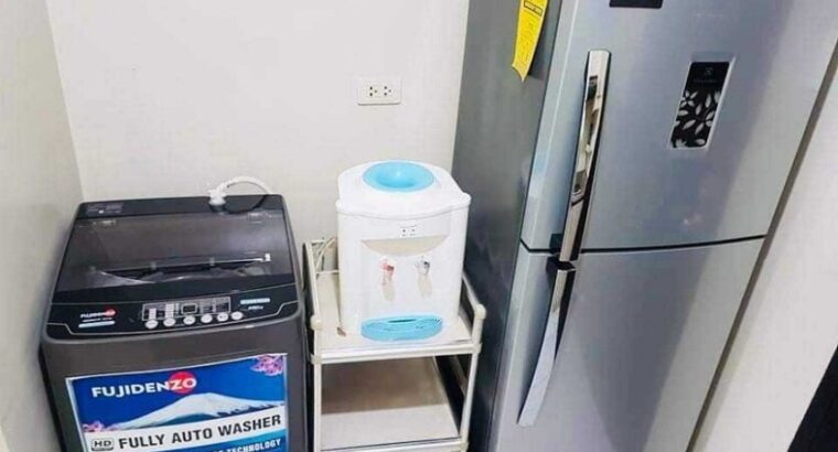 Pque 2 BR w/ balcony and parking for sale NAIA